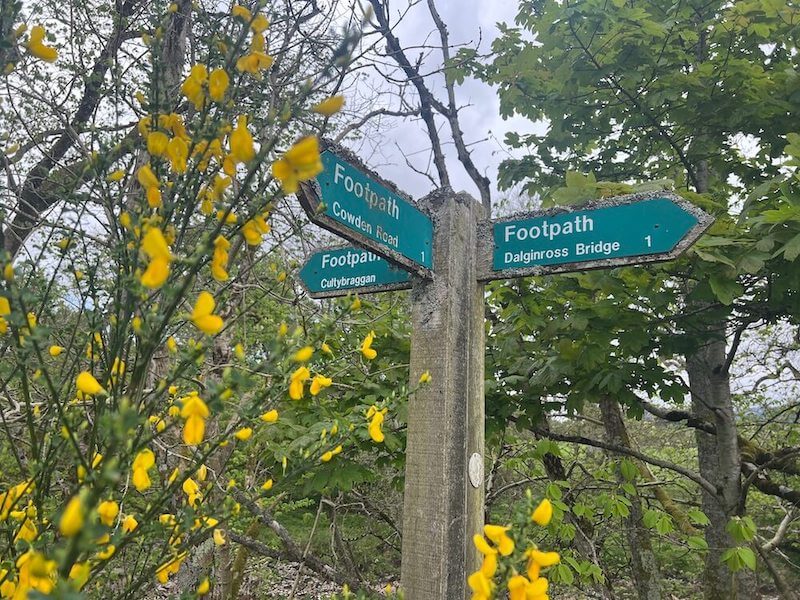 Scottish_path _sign_walking Scottish path sign walking on your English language holiday in Scotland