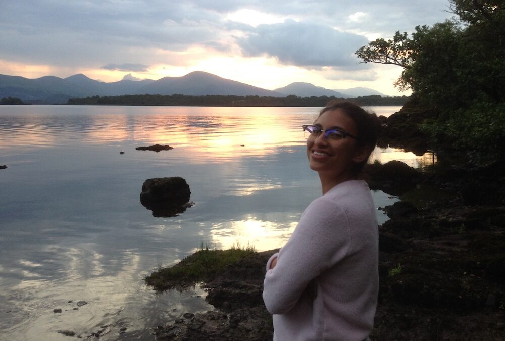 languae school holiday in Scotland - girl in front of loch lomond