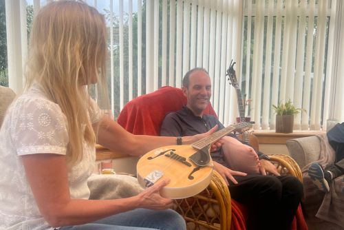 ELT coach and musician Jacqui Hutchison sharing a music workshop