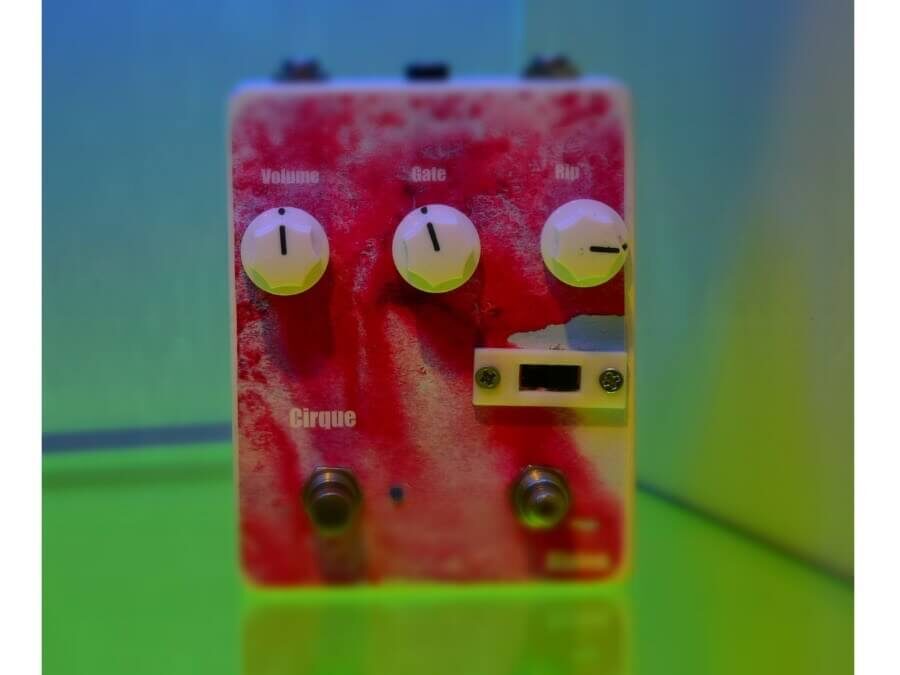 This is a fuzz pedal with a bias control which either starves or lets more voltage in to the signal, making it sound either really raucous or spluttery. It has a second foot switch which overloads the signal more and sounds like it's in 8 but.