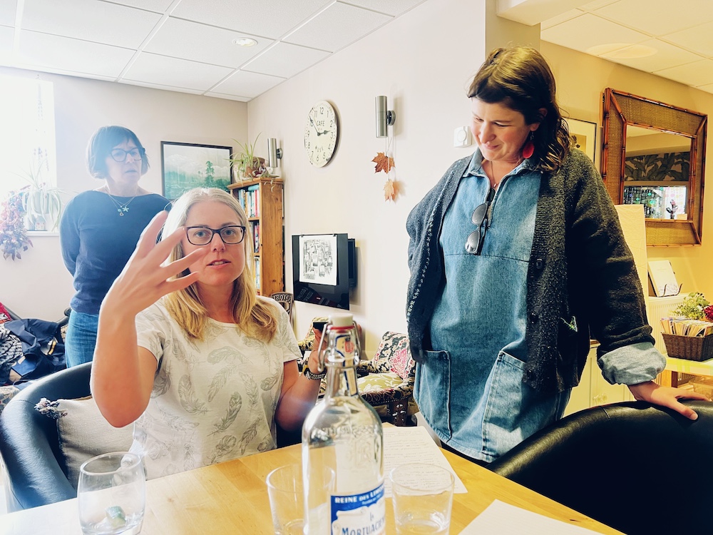 Friendly English language workshop at Blue Noun